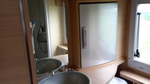 on tour – 4p Renault semi-integrated from 2006