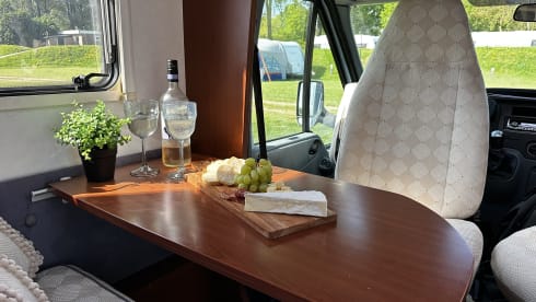 June – Super cozy and complete 2p camper! 