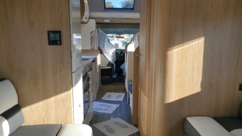 Auto Roller 746 – 2024 Fiat Auto Roller 746 automatic rear lounge 6 berth + 6 seats 