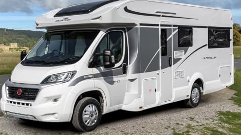 INCONTRA MAGGIE - IL NOSTRO ROLLER TEAM 2022 747 6 POSTI LETTO, 6 CINGHIE FURGONE FAMIGLIA