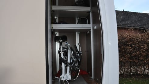 Camper LEVEL SYSTEM automatically levels