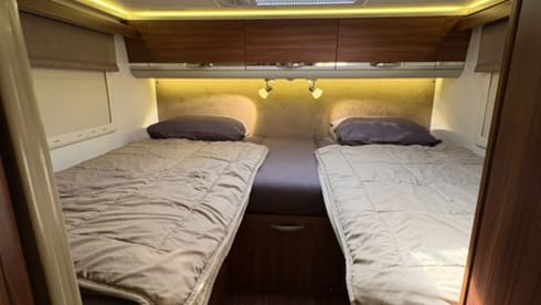 Luxe Adria Coral-enkele bedden-volledig uitgerust