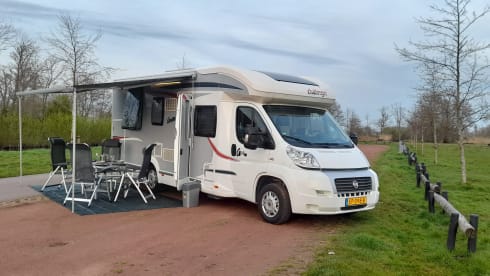 Spacious 4 person Challenger camper with queen bed
