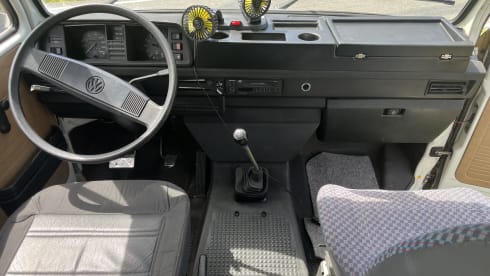 T3 Erwin  – 2 a 3p Volkswagen Campervan. 