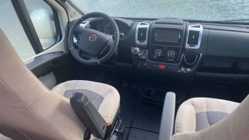 Malibu Van 640 LE – Malibu luxury bus camper
