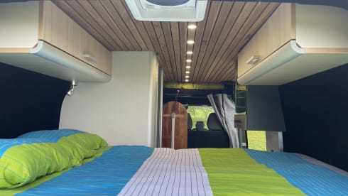 Houseonwheels 2 – Renault master buscamper jan 26 100 KM douche/ toilet ruimte standkachel.