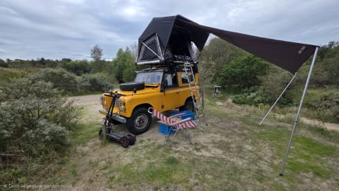 Kamperen met een oud land rovertje