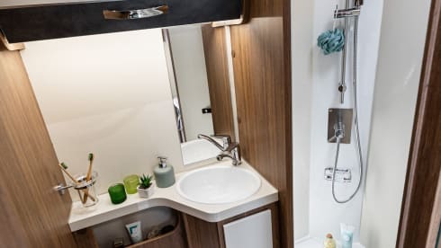 ITA CAMPER – New Overcab Camper - 6 Seats