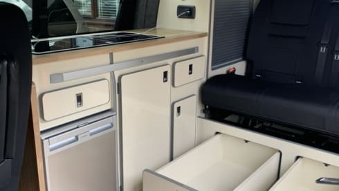 Van Tropez – New Conversion! Automatic VW Transporter w/5 seats
