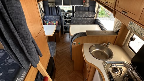 JoyRider – Camper with sloping ceilings for 7 people