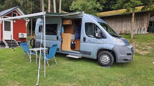Pössl 2 win luxury bus e bike carrier