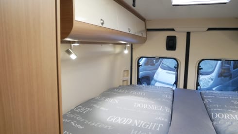 Sun Living Flexo 6.40, 2 sleeping 4 seats, length beds, Airco!!