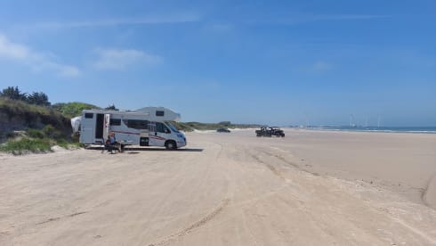 Sunlight A72 – Ideal spacious and neat alcove family camper.