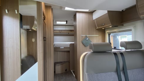 4P Luxury Carado Camper fully equipped
