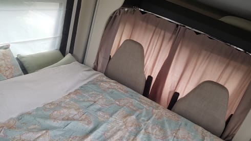 Bubble on wheels: child-friendly with a lift bunk bed or spacious luxury for 2!