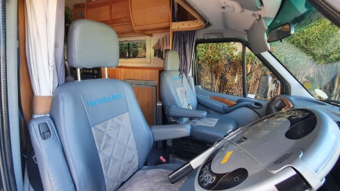 Mabel – 6 Berth Mercedes Auto-Trail 