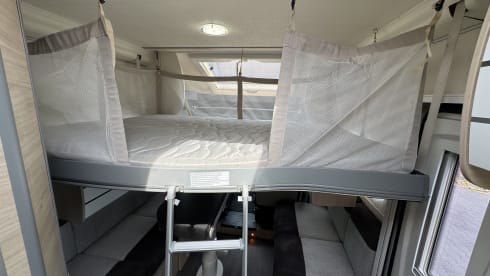 Chausson teilintegriertes Wohnmobil für 5 Personen
