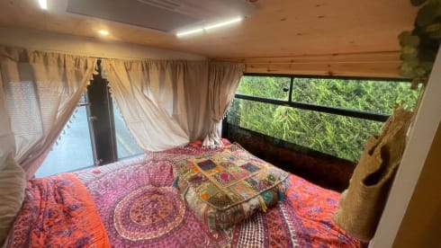 Viva La Vario – 4 berth Mercedes-Benz semi-integrated from 2004