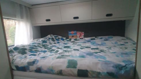 Camper Kai – Relax on your journey with a luxurious Adria Sunliving alcove camper