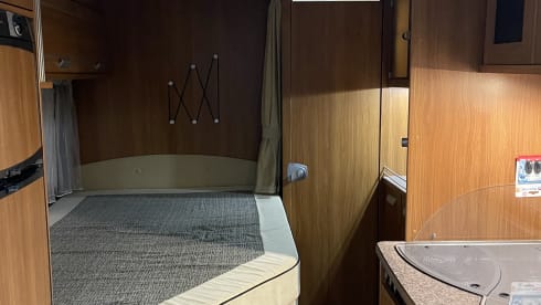 Onze camper is ook gedurende de bouwvak vakantie 2026 beschikbaar voor verhuur – 4p Dethleffs Esprit 7090 semi-integrated