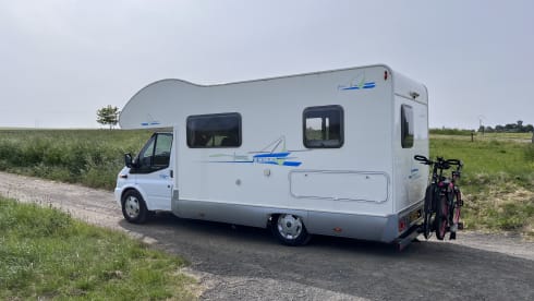 Luxurious neat family camper, 6 seats + belt, fully furnished