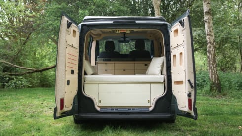 Outbeing  – Camping-car 2 places, autre modèle à partir de 2026