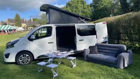 Lexi – 4 berth Vauxhall vivaro 