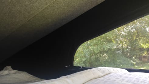 Sturdy Volkswagen T5 bus camper for 2-4 people