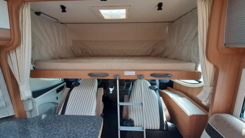 Mo – Fiat4p Dethleffs integrated from 2009 very luxurious and neat. Spacious motorhome.