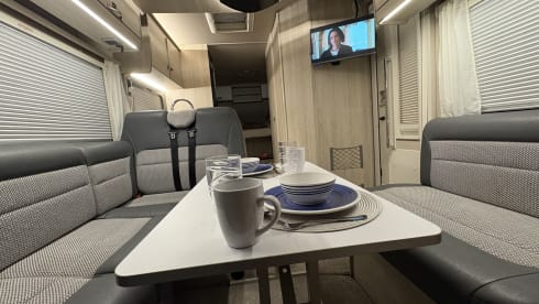 Nansi  – Compass 196 camper met 6 slaapplaatsen 