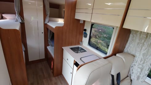 spacious 6 person family camper