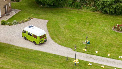 Manfred – VW LT28 - Atmospheric 2p camper bus from 1976