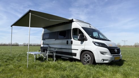 Making Memories 10 – 2024 Hymer Free 602 Automatic with a pop-top roof and a 4-person bike carrier