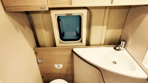 Brand new 4 p Bustner full-option campervan for the biggest adventures