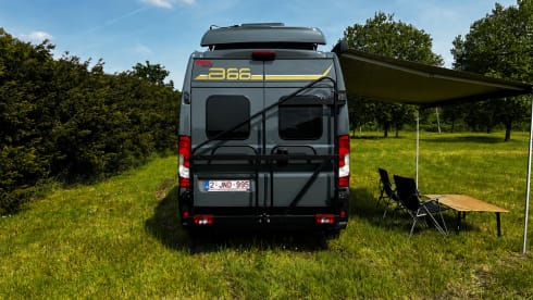 MOBILHOMIE – Campervan Burstner automatic met popup dak (4 slaapplaatsen)