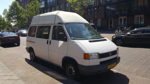 T4 Caravelle – Complete and compact Volkswagen T4 camper with 4 berths