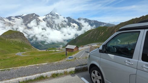 Iona – LWB 4 Berth VW Transporter with 'king size' bed & pop top