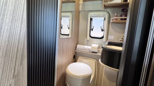 Van Voyage – Gloednieuwe Possl 2Win R met hefdak(2026) compacte luxe met grote badkamer