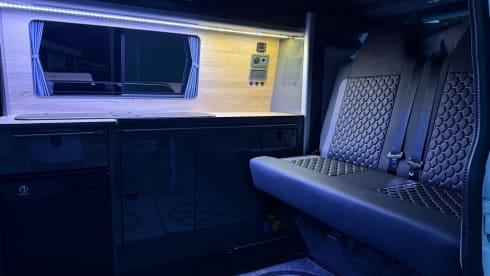 Dub Di – Adventure in Style – Two-Tone T6 VW Campervan, 2018 (Sleeps 4)