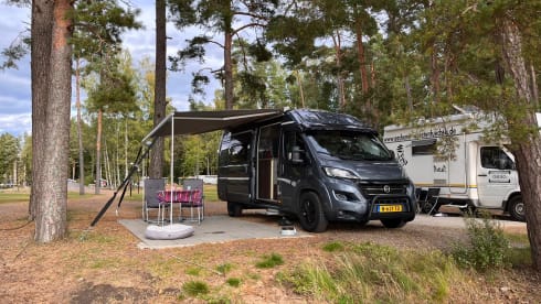 vakantiehuisje op 4 wielen – 2p Karmann bus, with air conditioning in living area