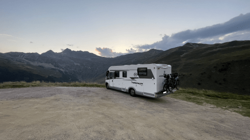 Oscar – Camping-Car Intégral 5 Places Boîte Auto Airco Bruxelles