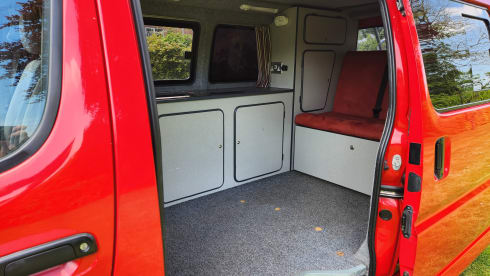 Dan – Toyota Hiace D4D 120 LWB campervan 
