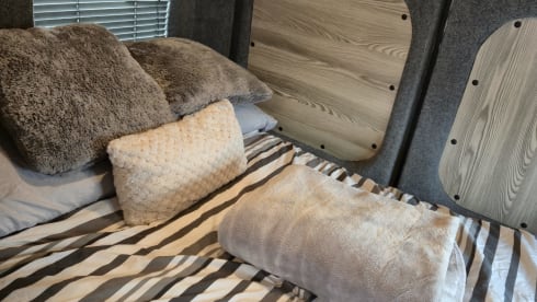 Otis – Escape the Ordinary – Your Luxury Off-Grid Campervan Adventure Awaits