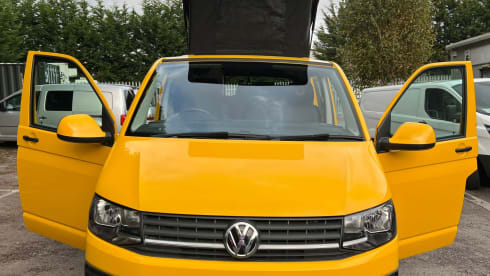Bumble Bee – 4 berth Volkswagen campervan from 2016