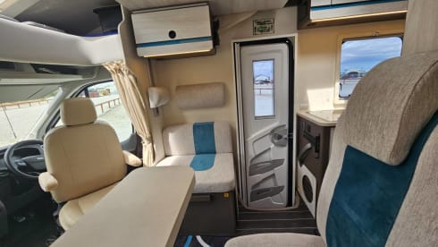 Rimor has it. –     La Grande Fuga – Spazioso camper familiare a 6 posti letto