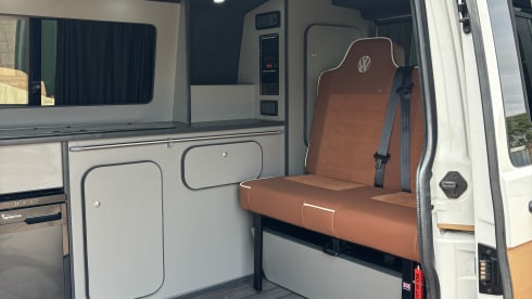 VW-Campingbus mit 4 Schlafplätzen ab Baujahr 2020