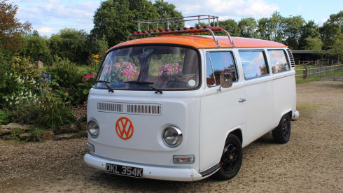 Stanley – LOVE LIFE IN THE SLOW LANE WITH STANLEY