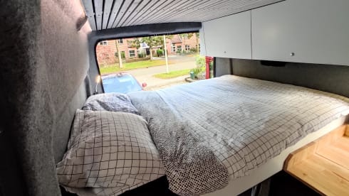 Dubbele schuifdeur en dubbele luifel – 4p Fiat L2H2 bus from 2010 suitable for off-grid
