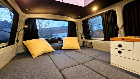 Rugged Volkswagen T5 Camper | extra tent, air conditioning, cruise control