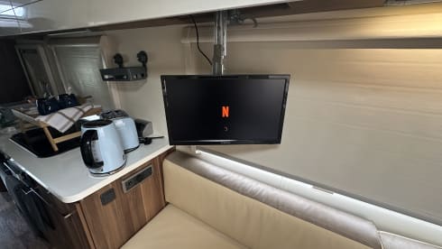 Merther – Roller Team 746 6 Berth